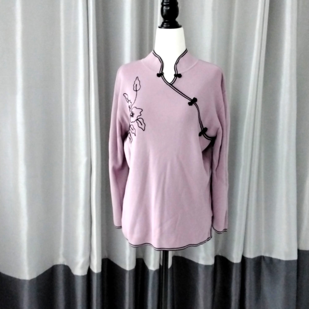 Vintage mauve sweater with mandarin collar and flower motif